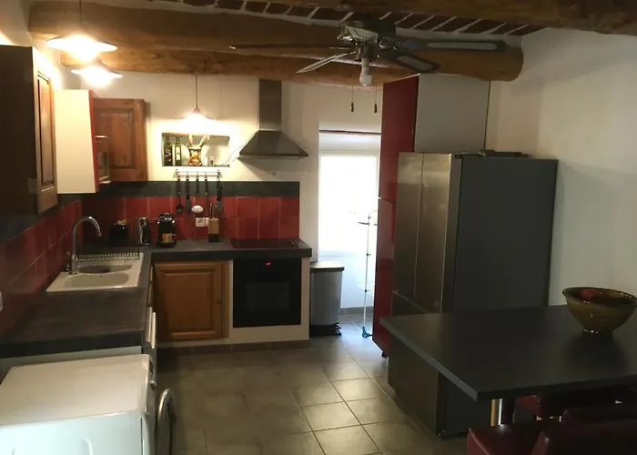 La Maison de Lily, cosy dans le Vieux-Hyères, parking gratuit