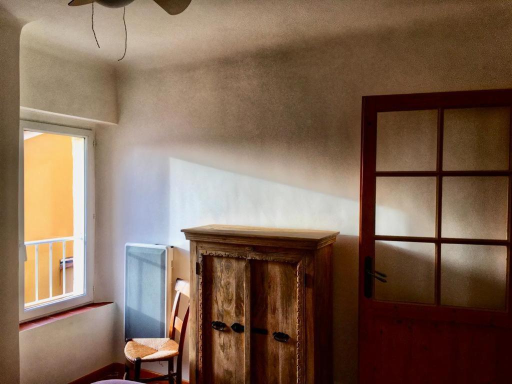 Casa de Férias La Maison De Lily, Cosy Dans Le Vieux-hyeres, Parking Gratuit *