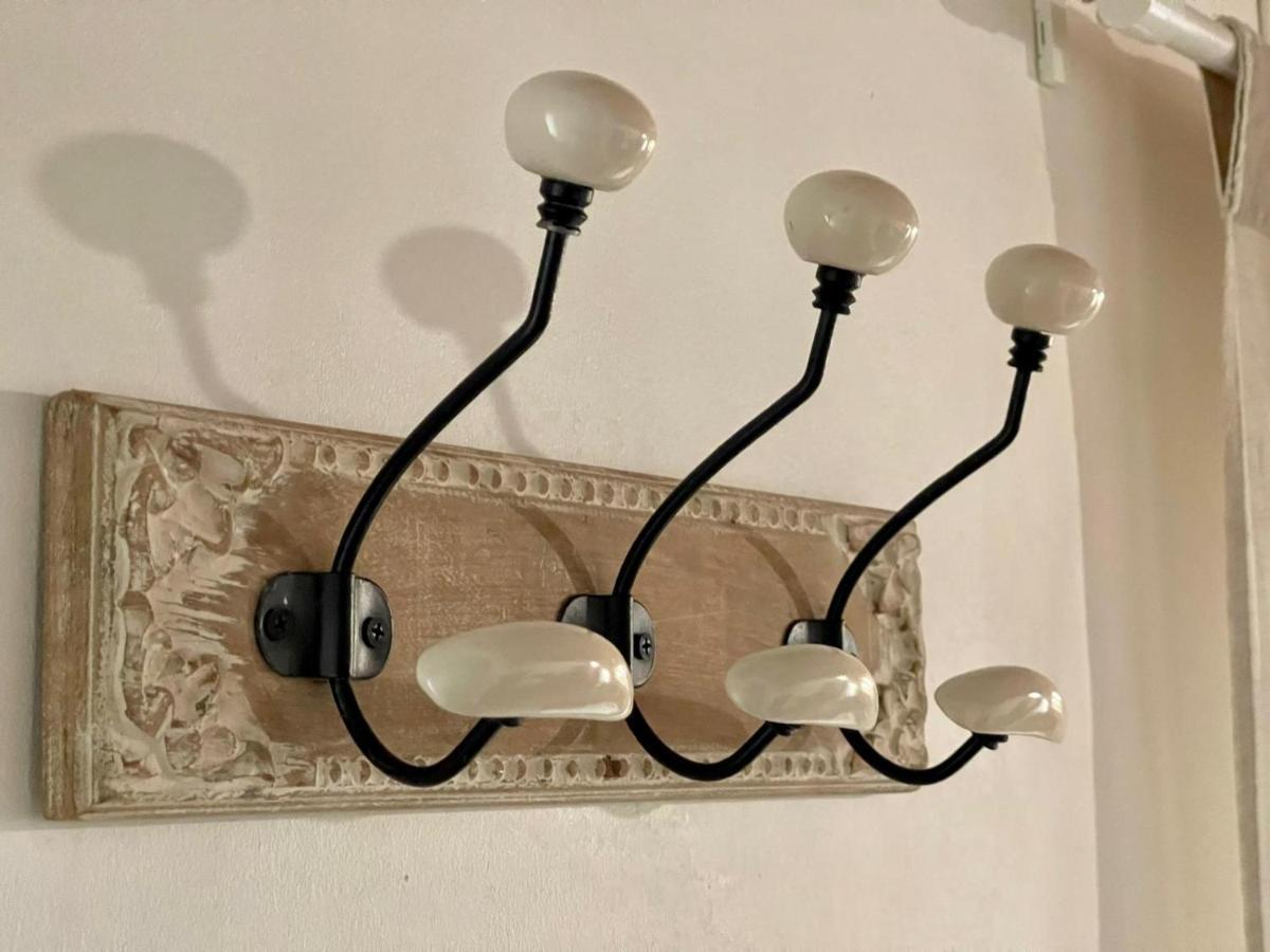 Сasa de vacaciones La Maison De Lily, Cosy Dans Le Vieux-hyeres, Parking Gratuit Hyères